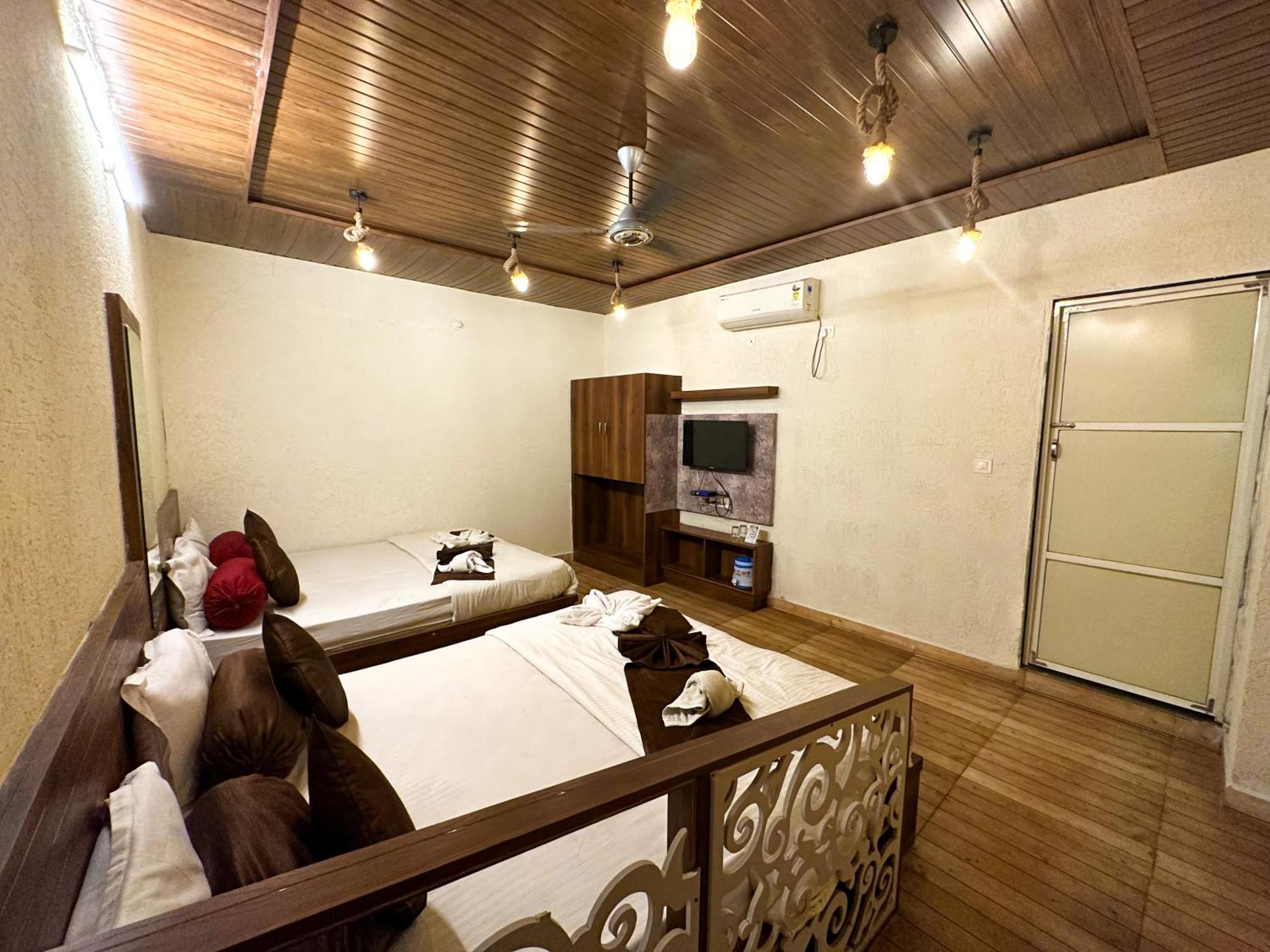 Hotel Payal & Restaurent Pachmarhī Dış mekan fotoğraf